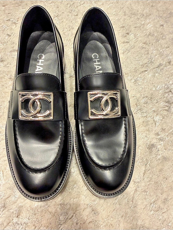 CHANEL Shoes - CHANEL CC-mark Loafers in Black Like New